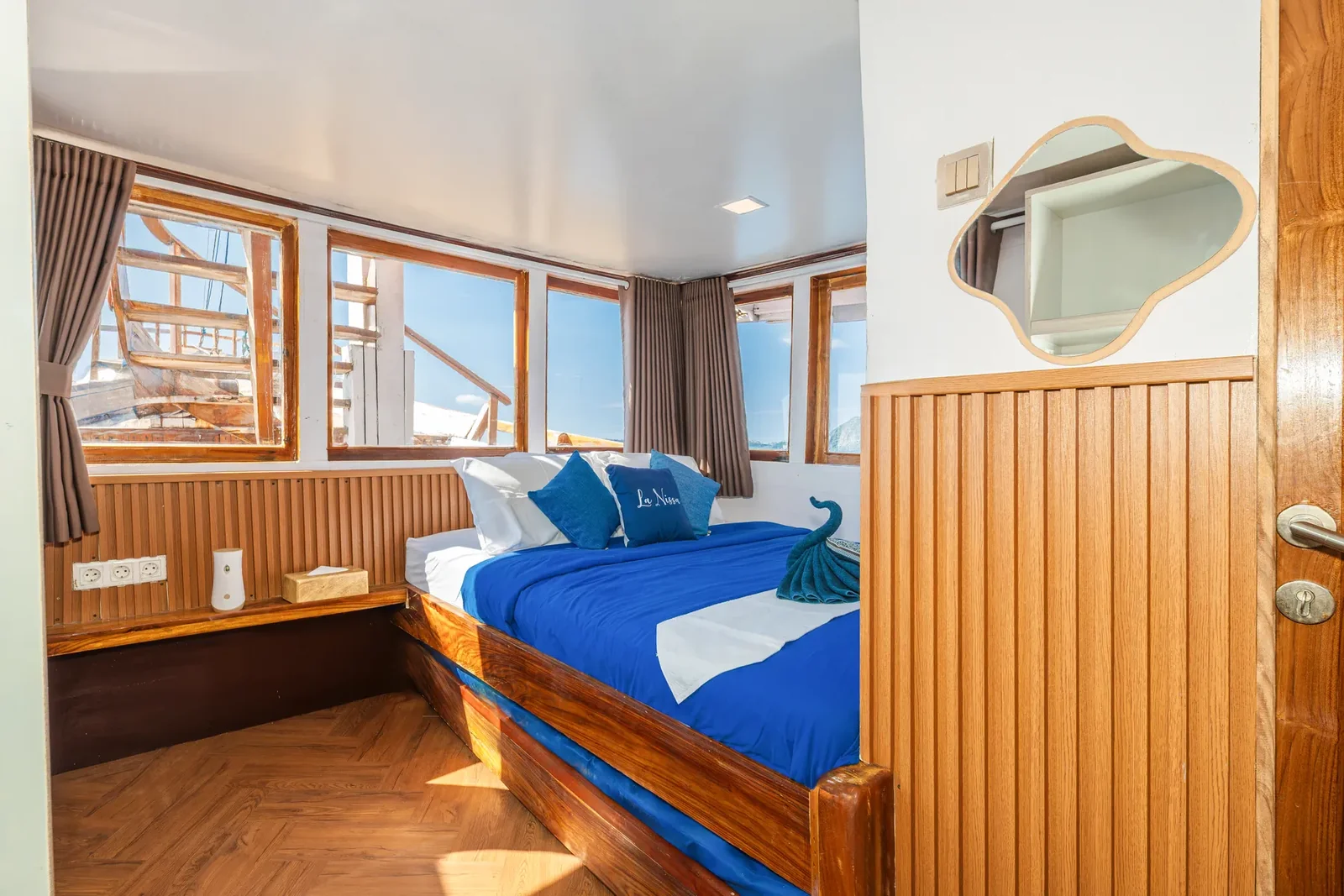 Deluxe Cabin (Deluxe Cabin 1 - Deluxe Cabin 3)