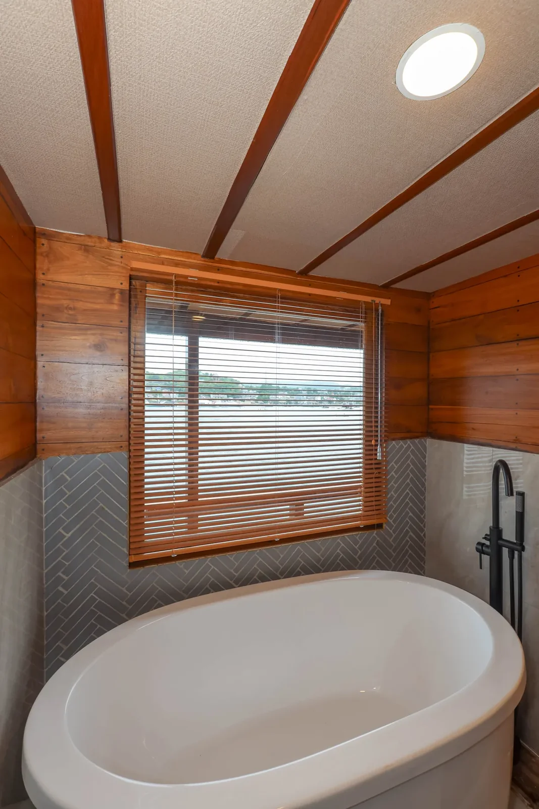 Panoramic Cabin