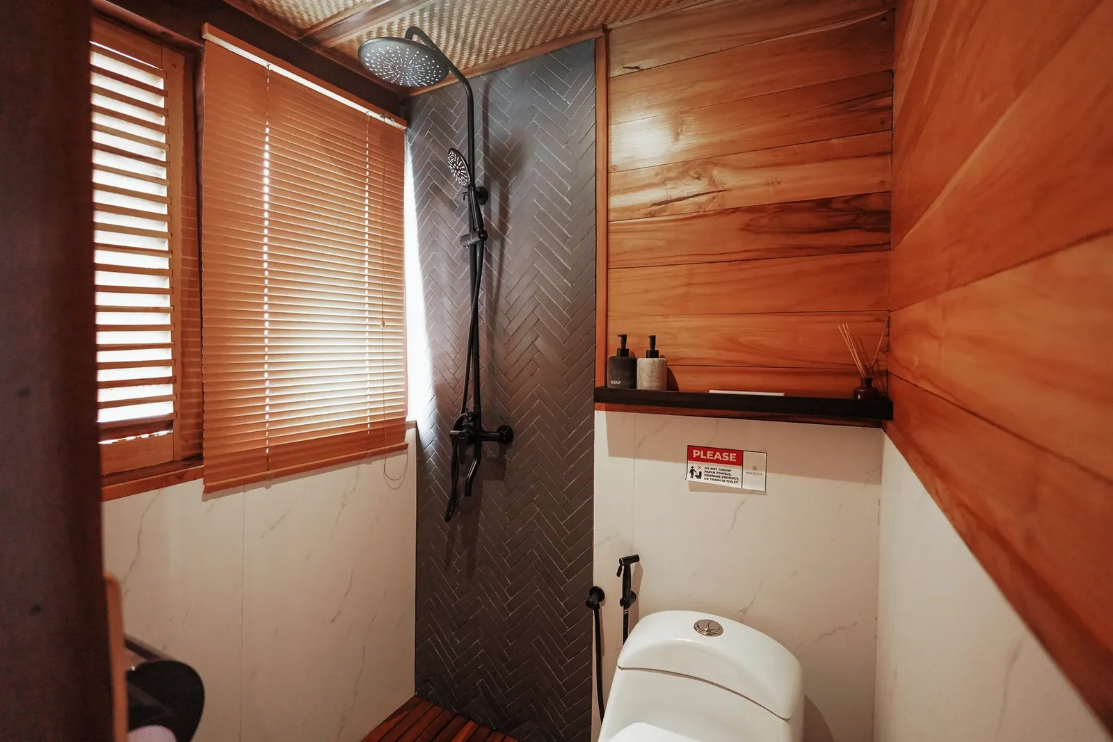 Candi Cabin