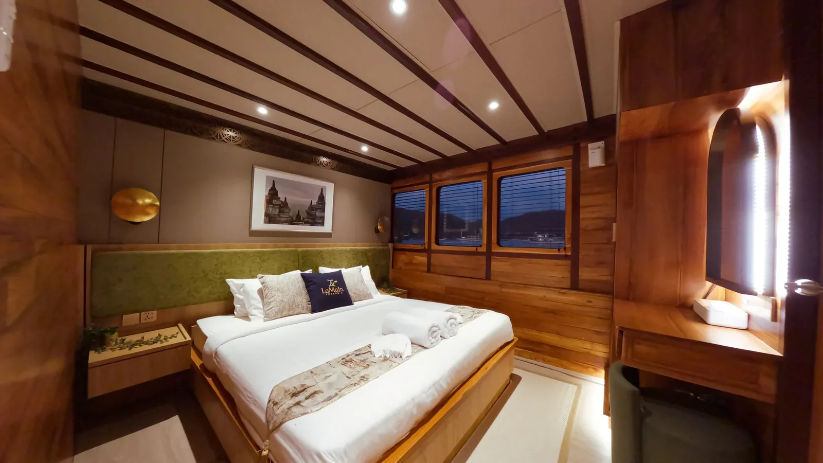 Big Ben Cabin