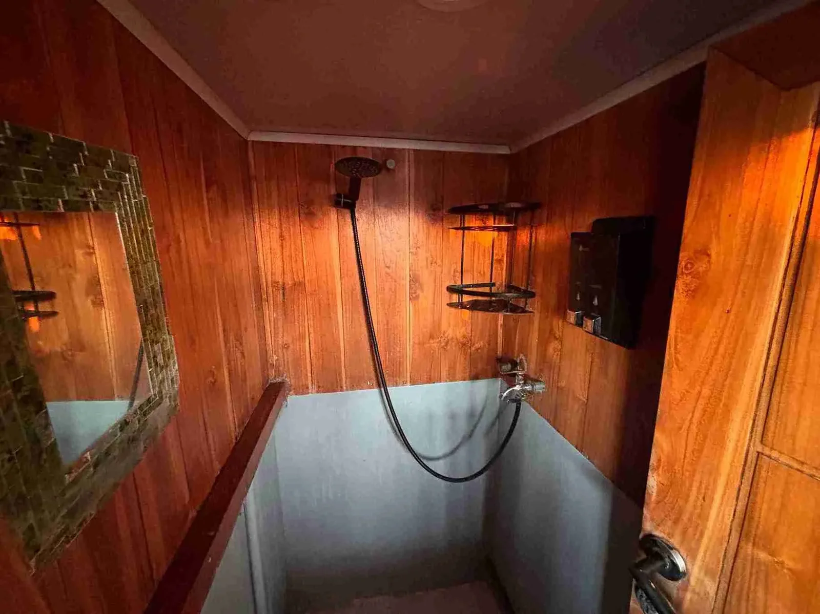 Flores Cabin