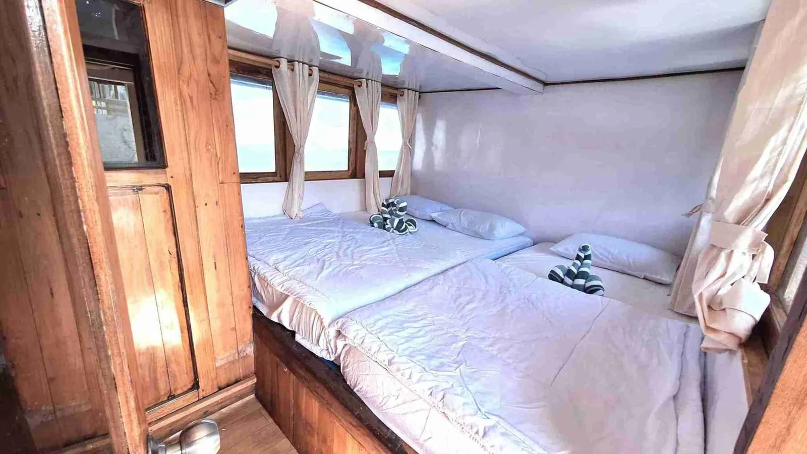 Triple Cabin