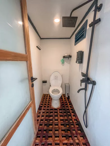 Manta Cabin 2