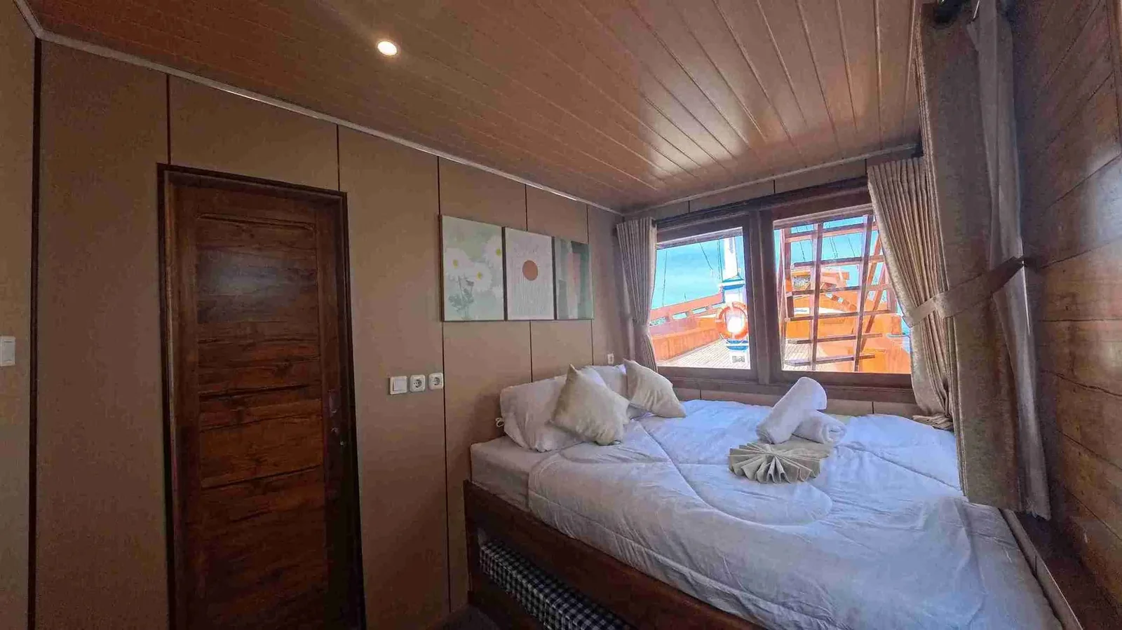 Premier Cabin