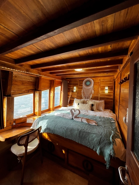 Deluxe Cabin 2
