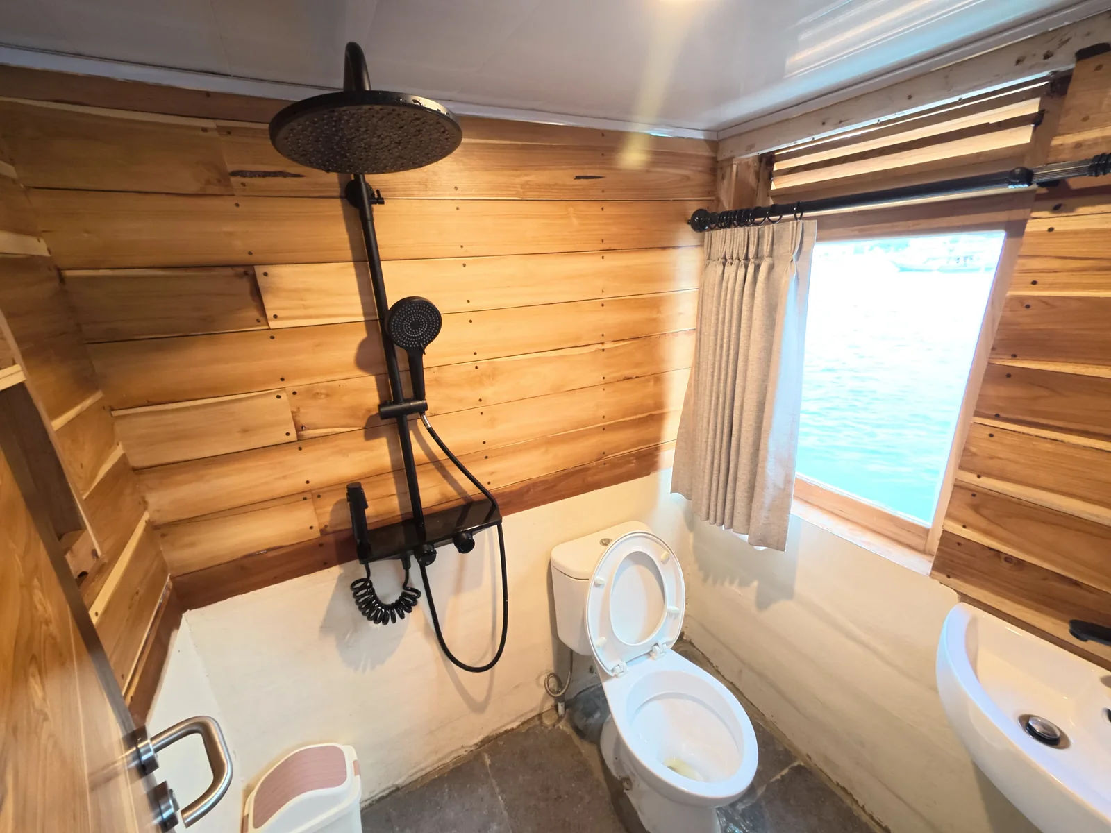 Deluxe Cabin 2